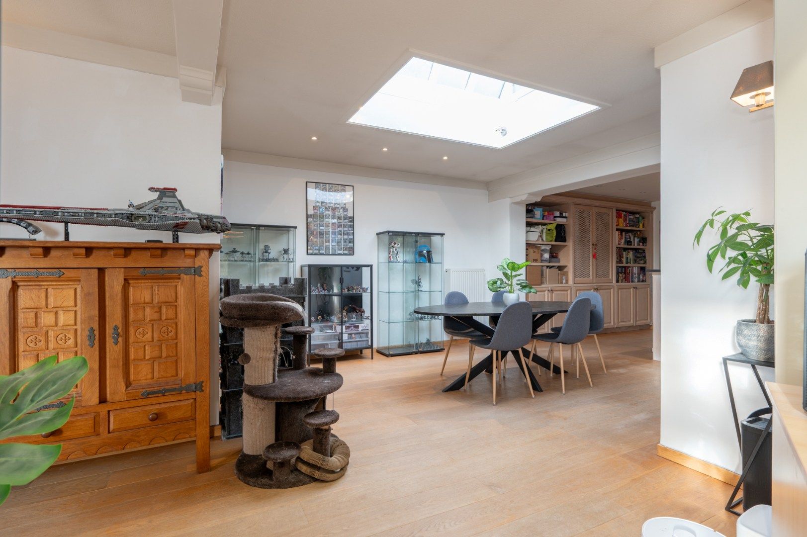 Gelijkvloerse woonst met grote tuin en garage te Sijsele. foto 5