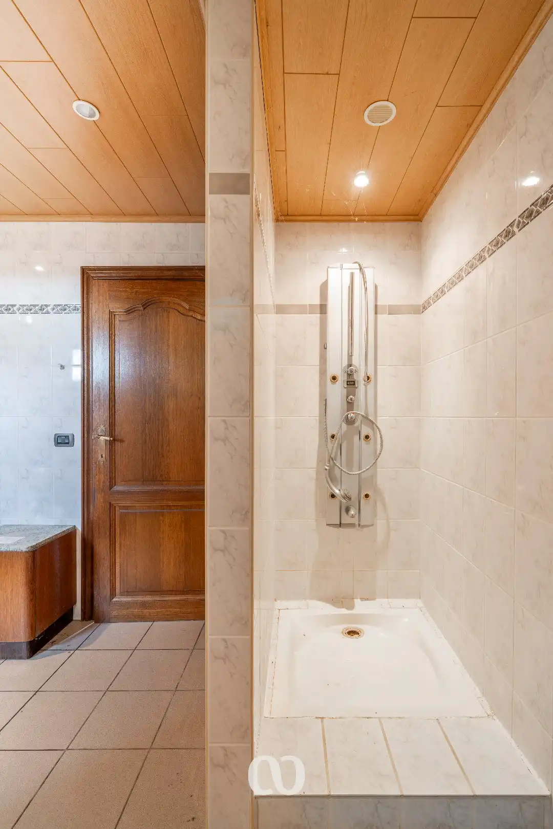 Gerenoveerde hoeve met atelier en een prachtig zicht foto 9