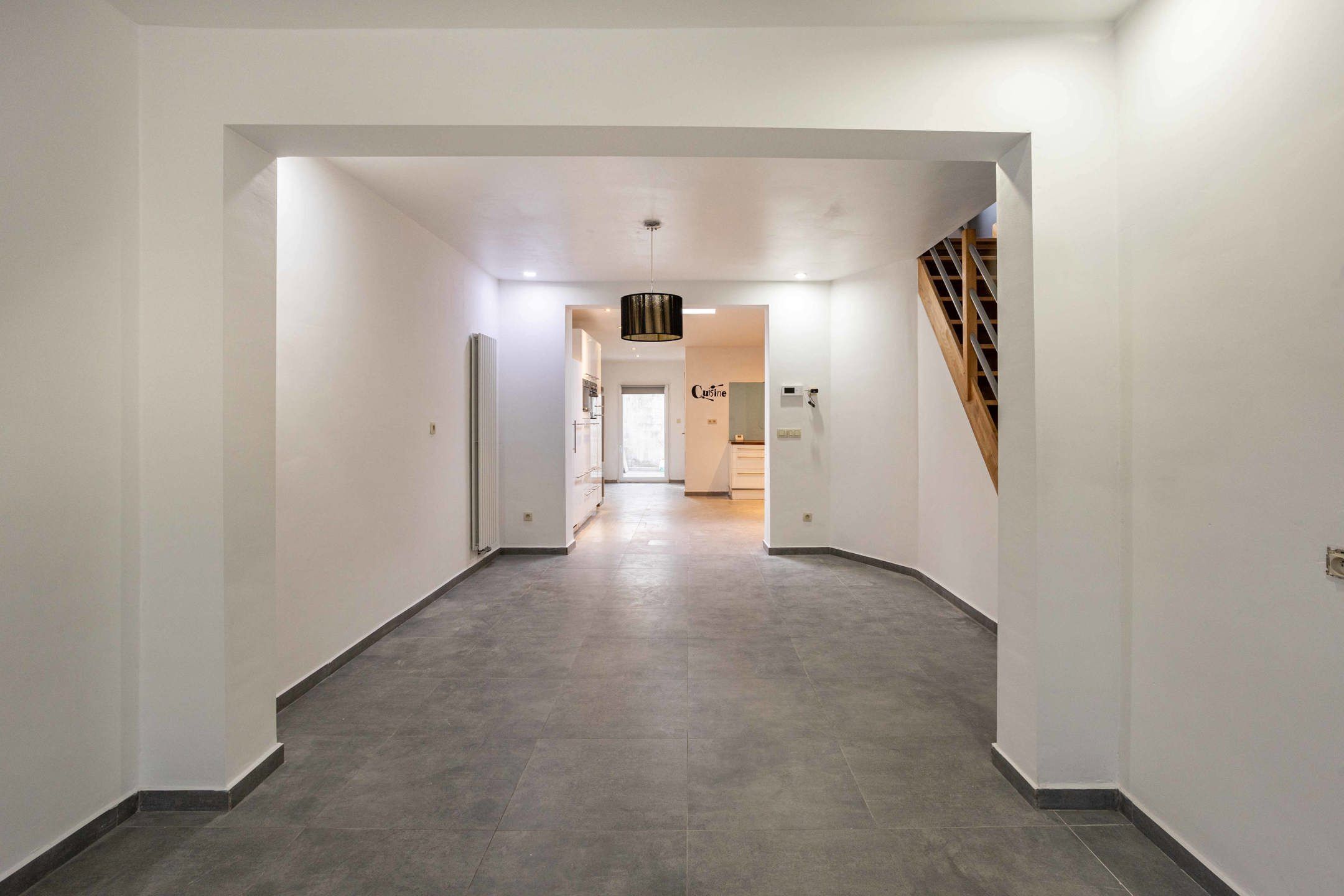 Gerenoveerde woning met 3 slaapkamers en terras. foto 4