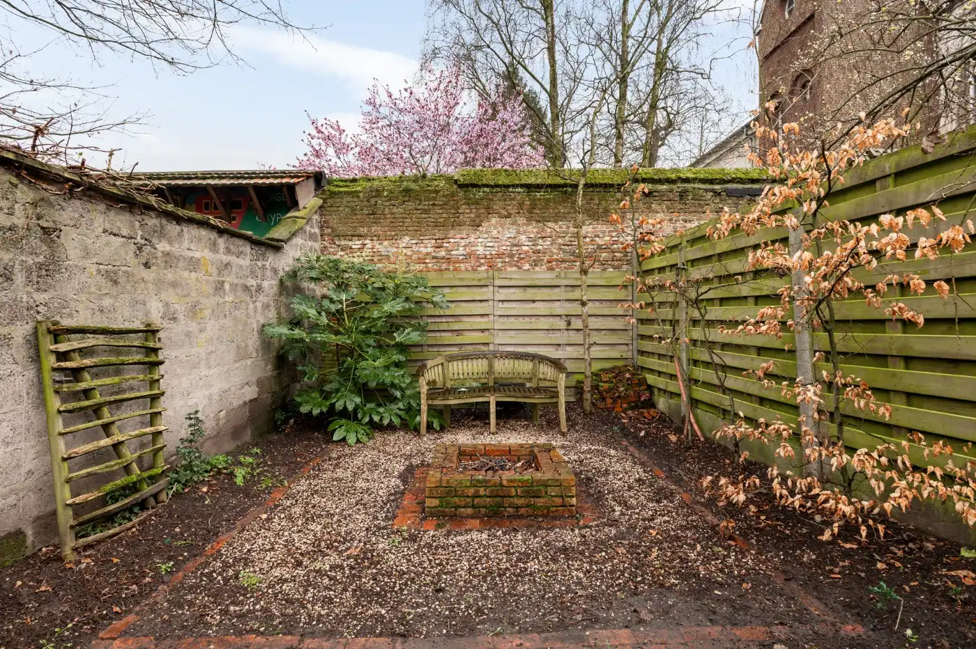 Gesloten bebouwing met 2 slpk., tuinberging en tuin foto 23