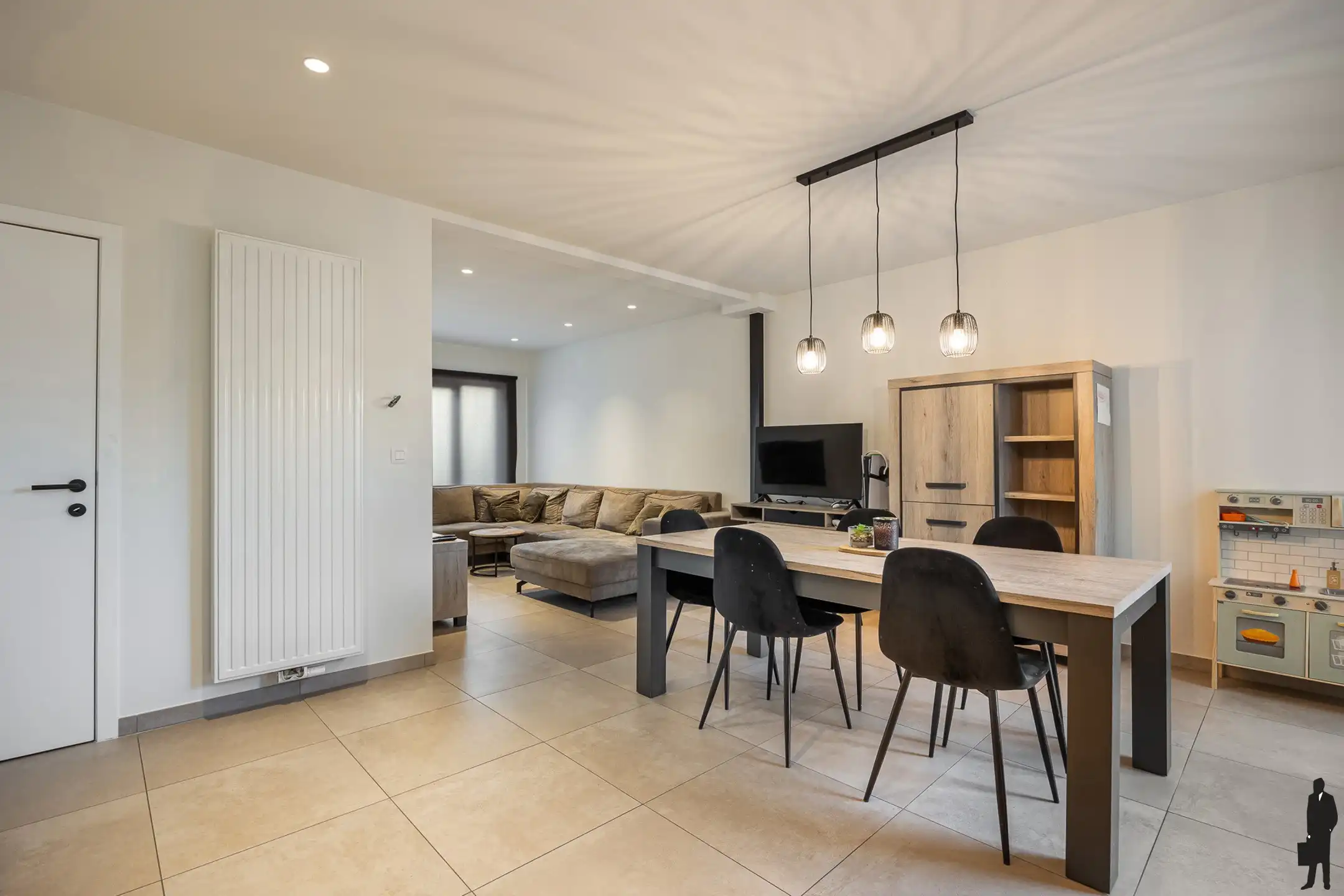 Volledig gerenoveerde gezinswoning met 3 slpk en tuin foto 3