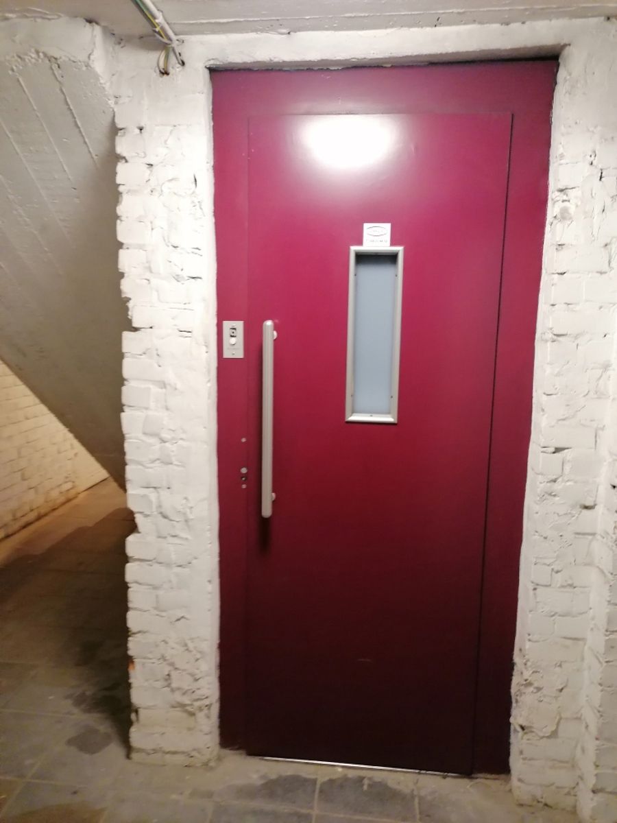 Te koop Koksijde : Gelijkvloers met kelder en gemeenschappelijke fietsenberging – ook geschikt als handelspand. foto 7