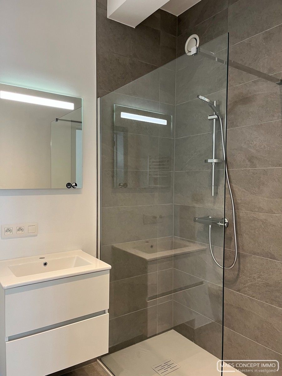 Nieuw appartement te huur in geklasseerd gebouw, centrum Kortrijk foto 8