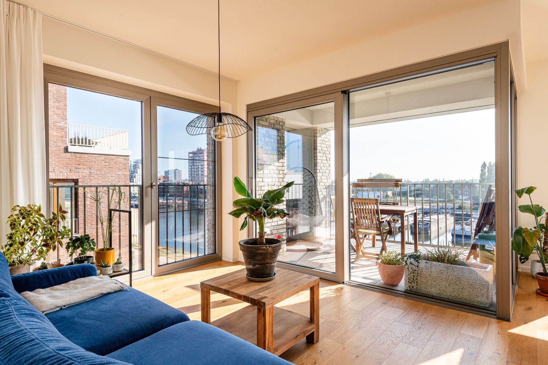 Nieuwbouw 2-slpk app met zicht op het water nabij Oude dokken foto 2