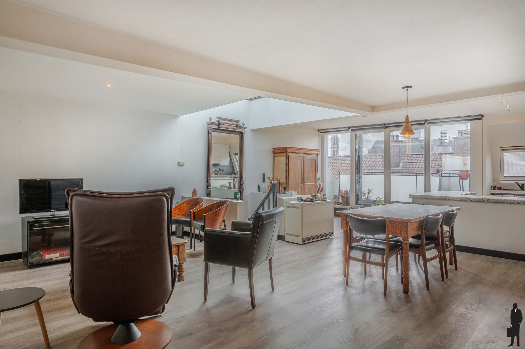 Hoofdfoto van de publicatie: Karaktervol duplex penthouse met charmant terras in historisch Antwerpen