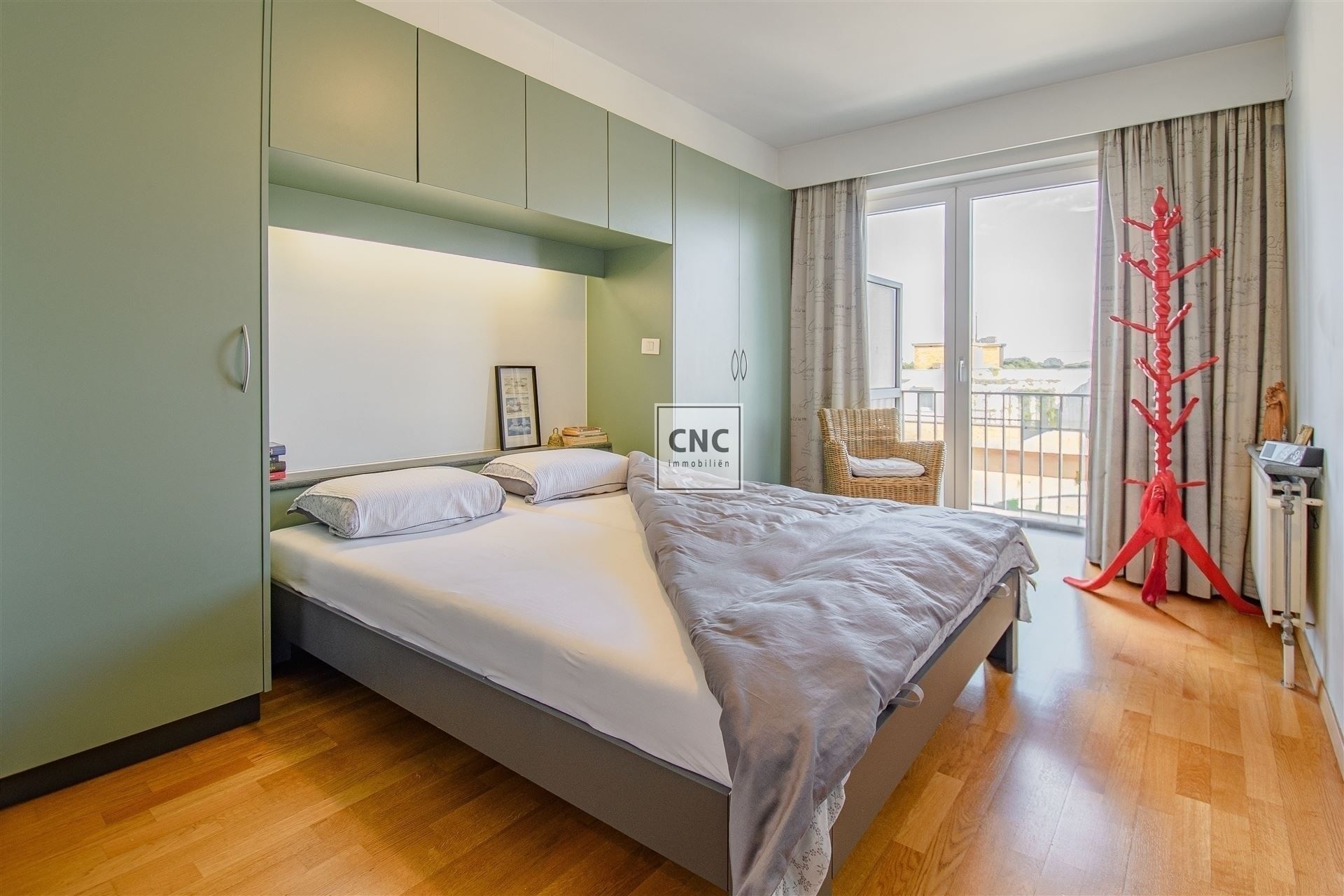 Mooi, goed onderhouden 2 slaapkamer-appartement in het hart van Knokke, gelegen op de vierde verdieping van de residentie "Euro 2000-II". Mogelijkheid tot aankoop van parking in nabije omgeving.  foto 10