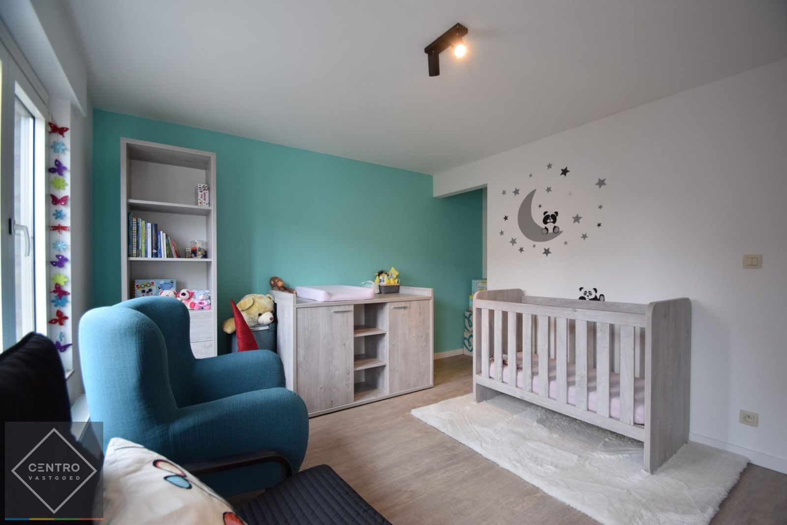 Volledig gerenoveerde woning met 3 slpks en leuke tuin! foto 17