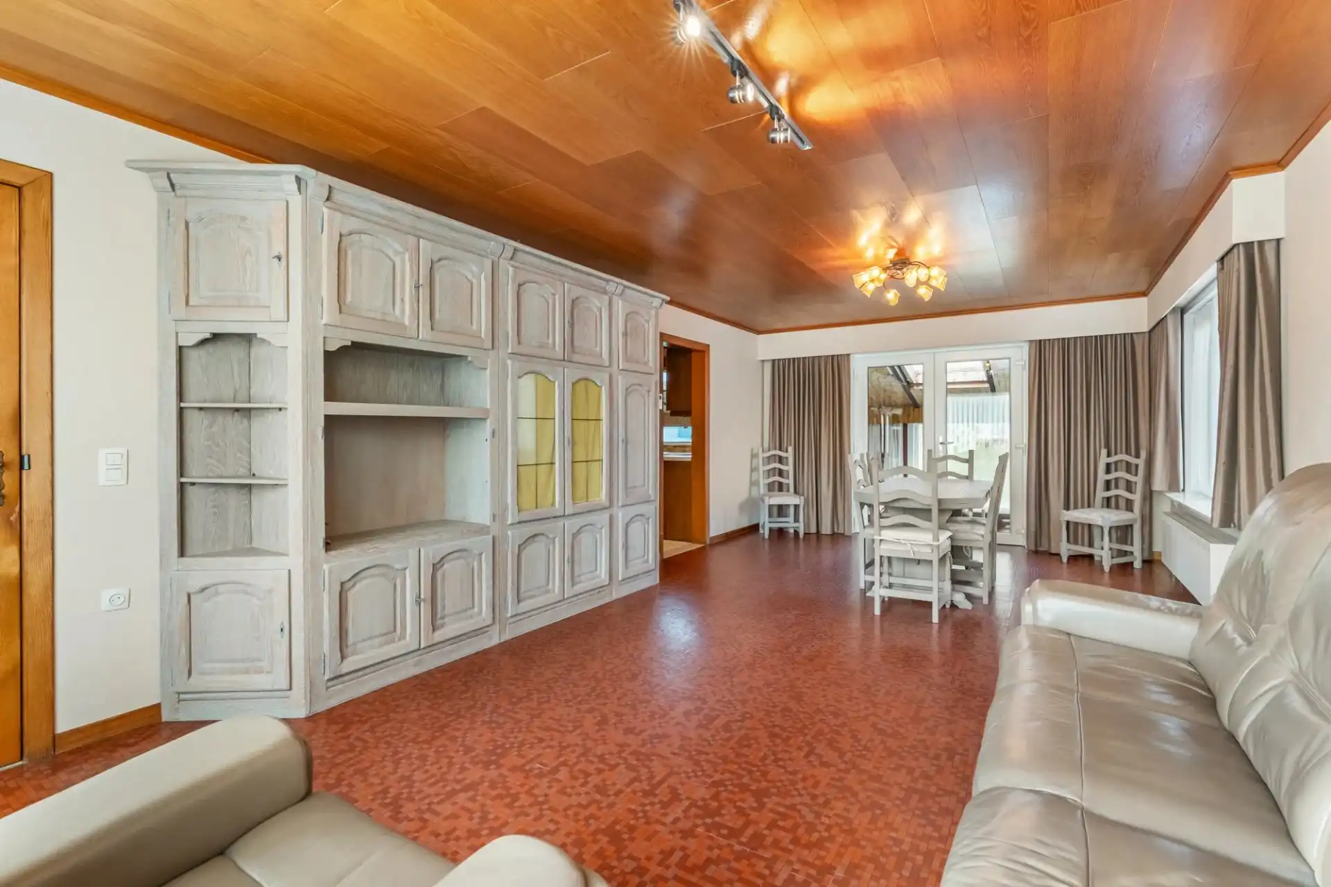 Ruime woning in rustige straat te Koersel foto 3