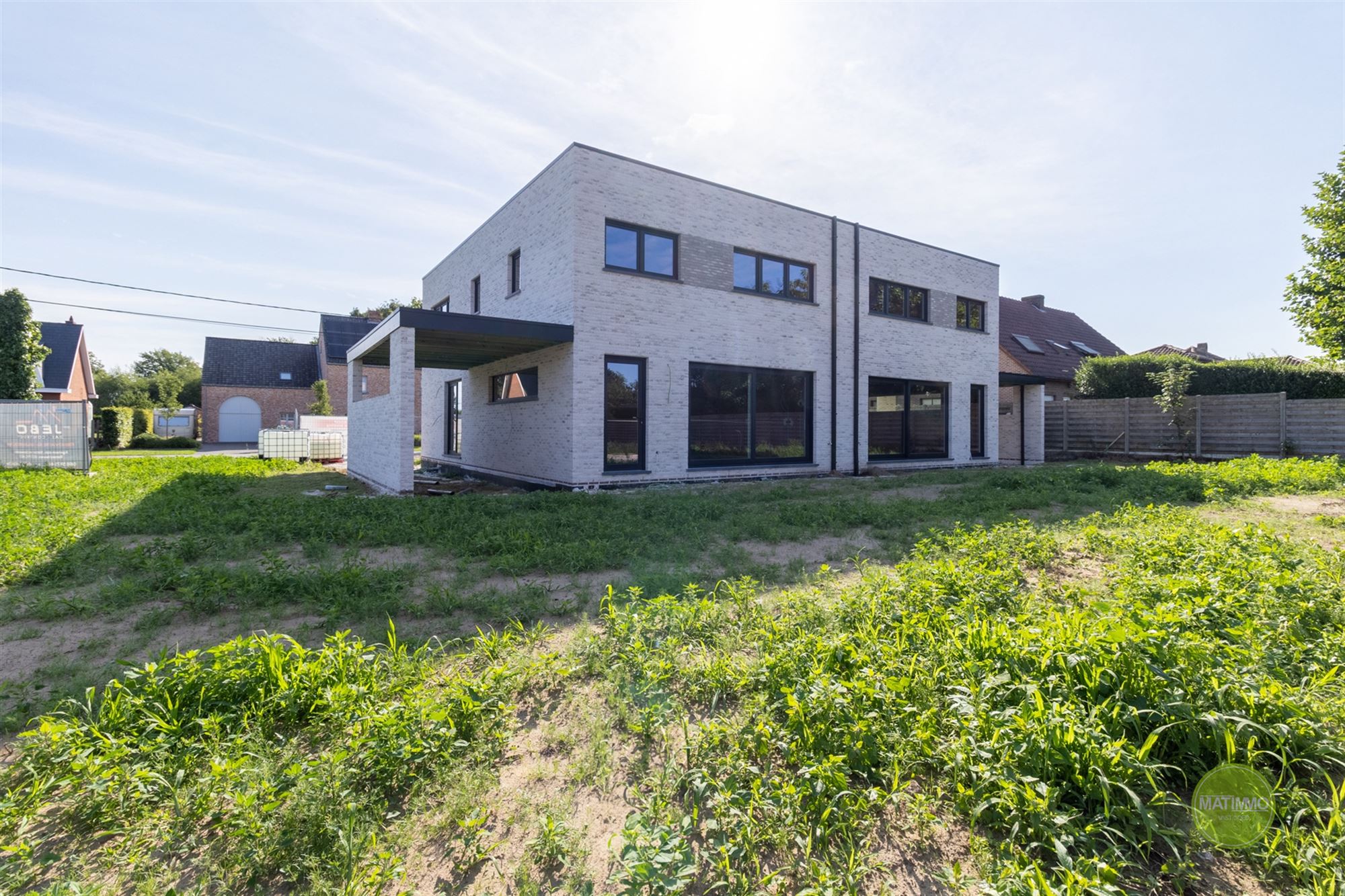 Lichtrijke nieuwbouwwoning (HOB) nabij centrum Laakdal foto {{pictureIndex}}