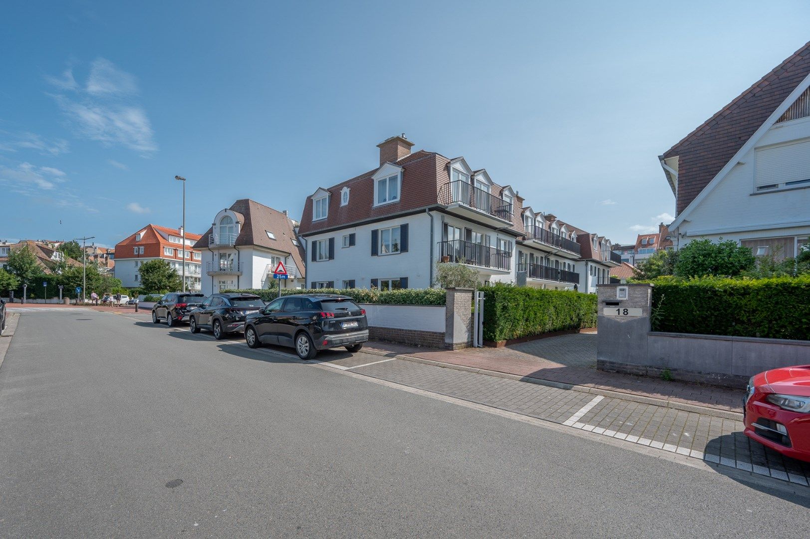 Knap en lumineus gemeubeld appartement met zonneterras op 200m van de Zeedijk! - garagebox foto 2