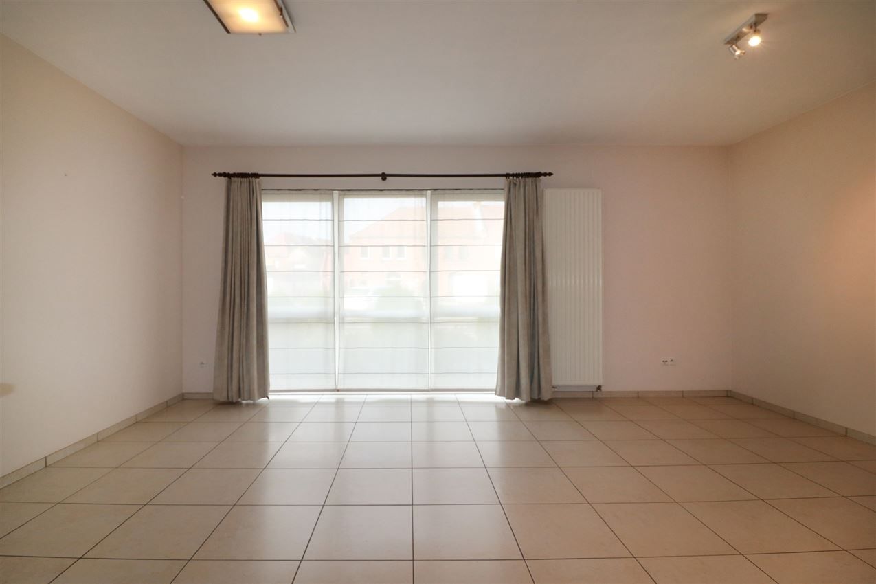 Gunstig gelegen, gelijkvloers appartement met 2 slpk. en terras foto 5