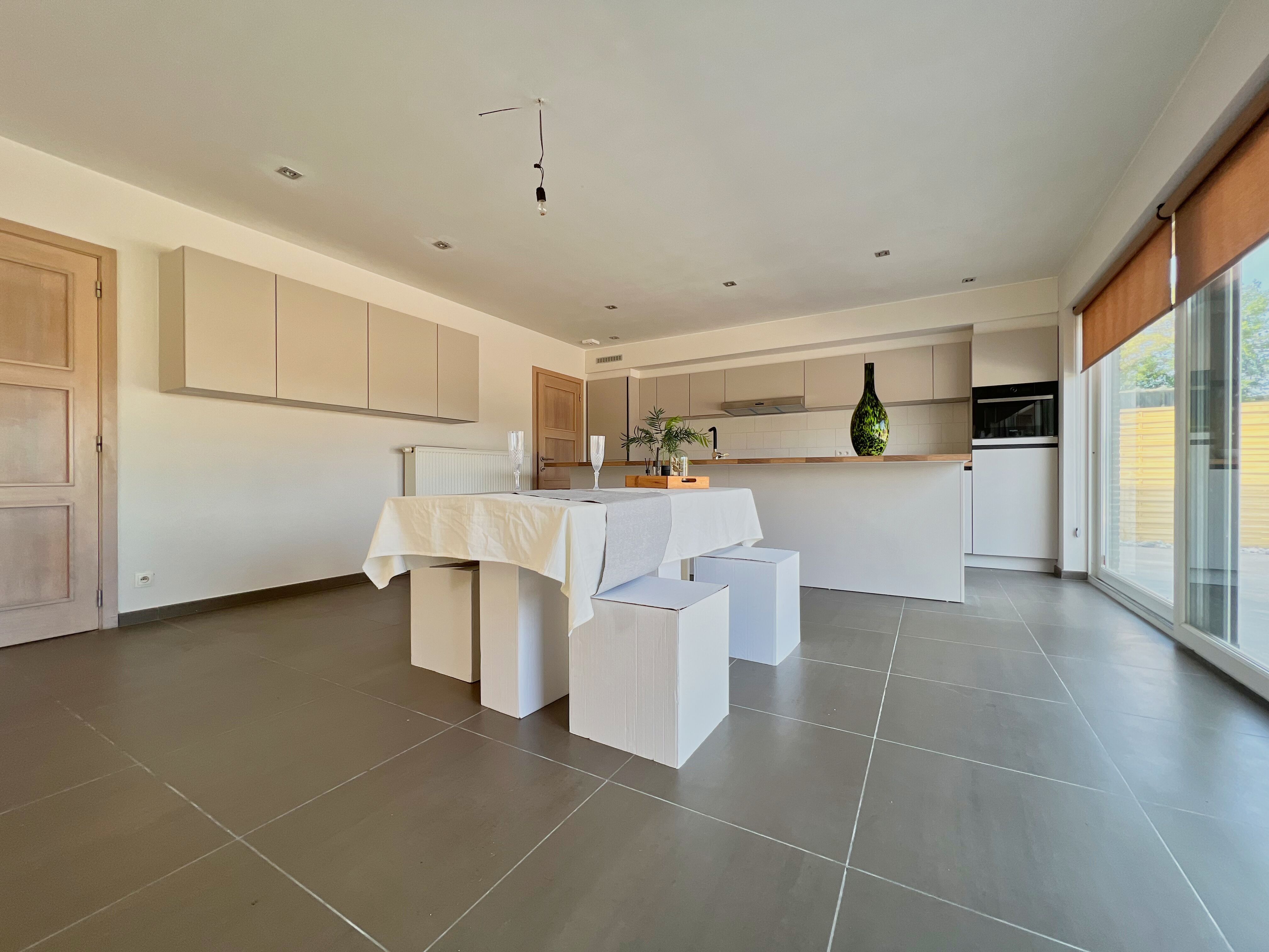 Ruime, lichtrijke woning op prachtig perceel van 1700m² foto 4
