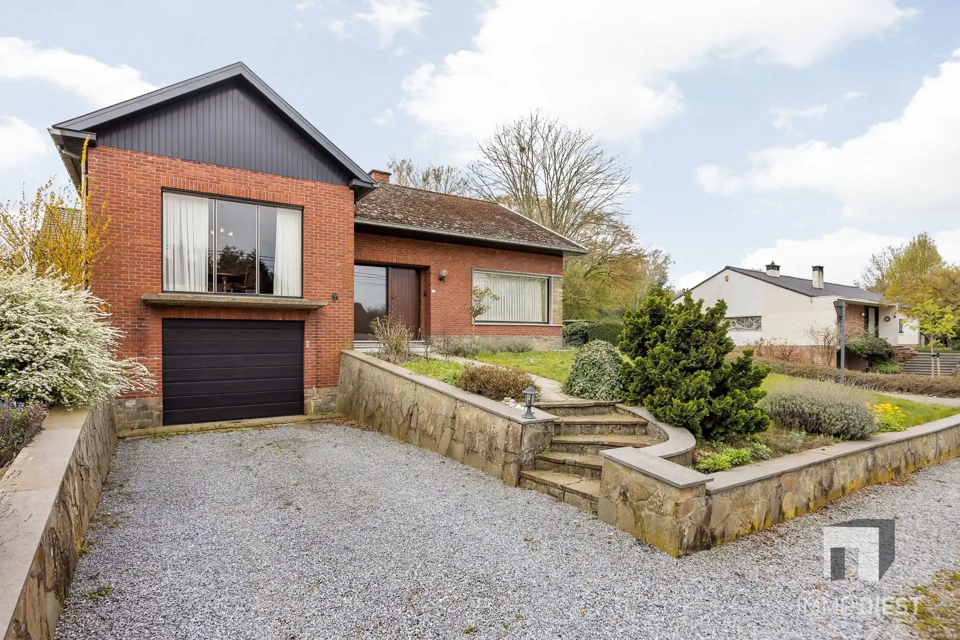 Op te knappen betaalbare split-level woning te Schaffen, kort bij de Bossen van Hees foto 2