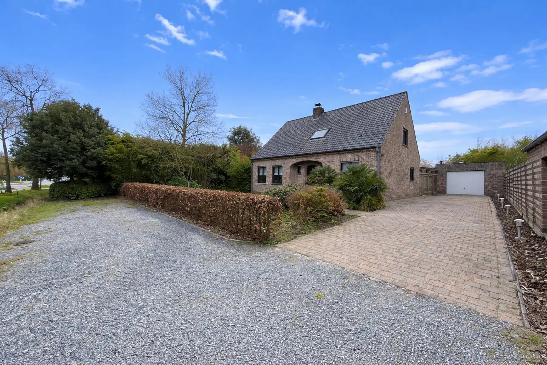 Villa met 4 slaapkamers, bijgebouw en zongerichte tuin foto 32