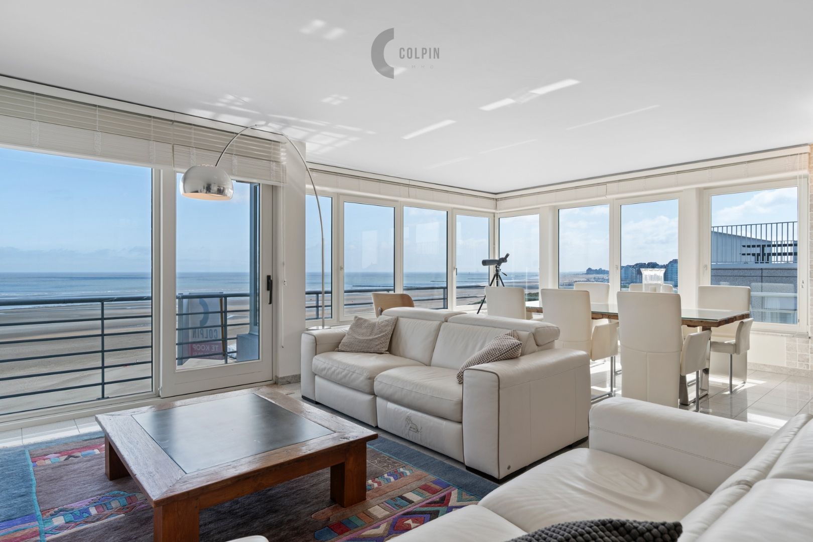 Fenomenaal hoekappartement met panoramisch zeezicht. foto 2
