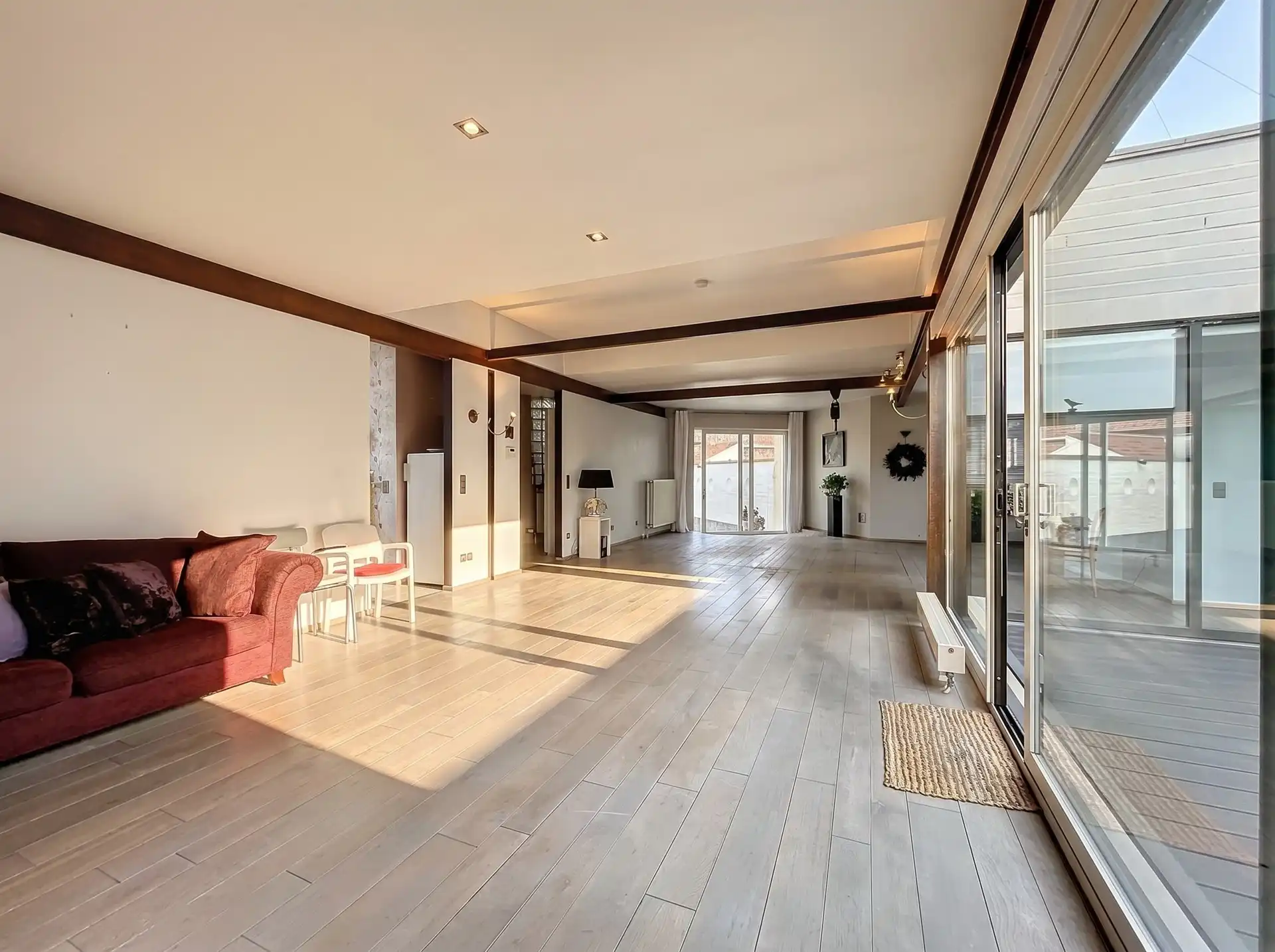 Exclusieve loft met uitzonderlijk ruim magazijn op toplocatie in Sint-Niklaas! foto 3