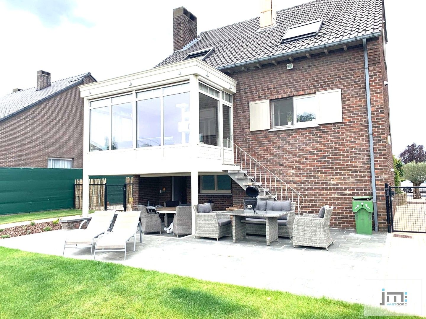 Ruime open bebouwing met tuin en garage foto 17