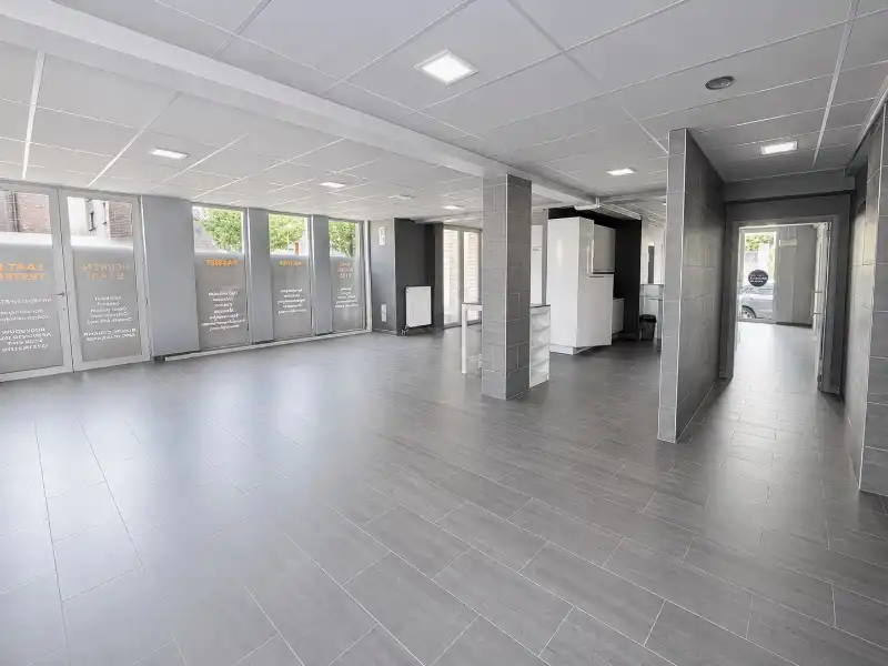 TE HUUR: (Beveren-Waas) veelzijdig pand foto 4