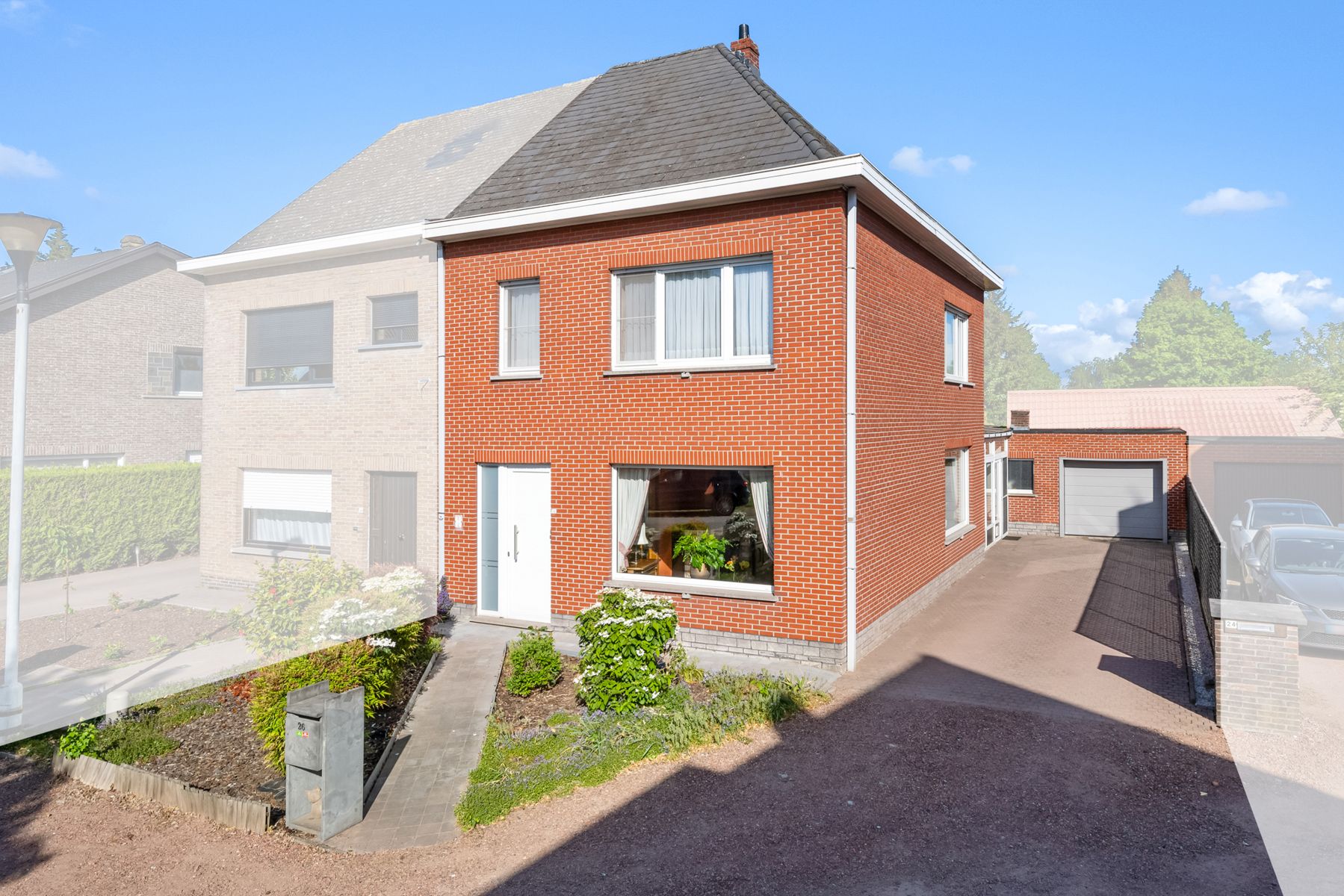 FLORA: instapklare woning met 3 kamers, garage en tuintje foto 2