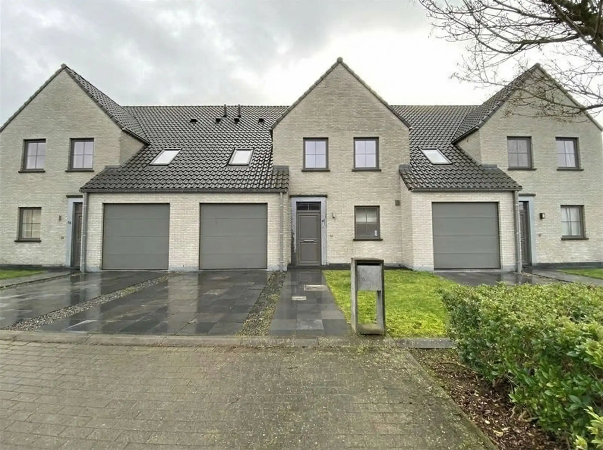 Ruime energiezuinige woning met vier slaapkamers  foto {{pictureIndex}}