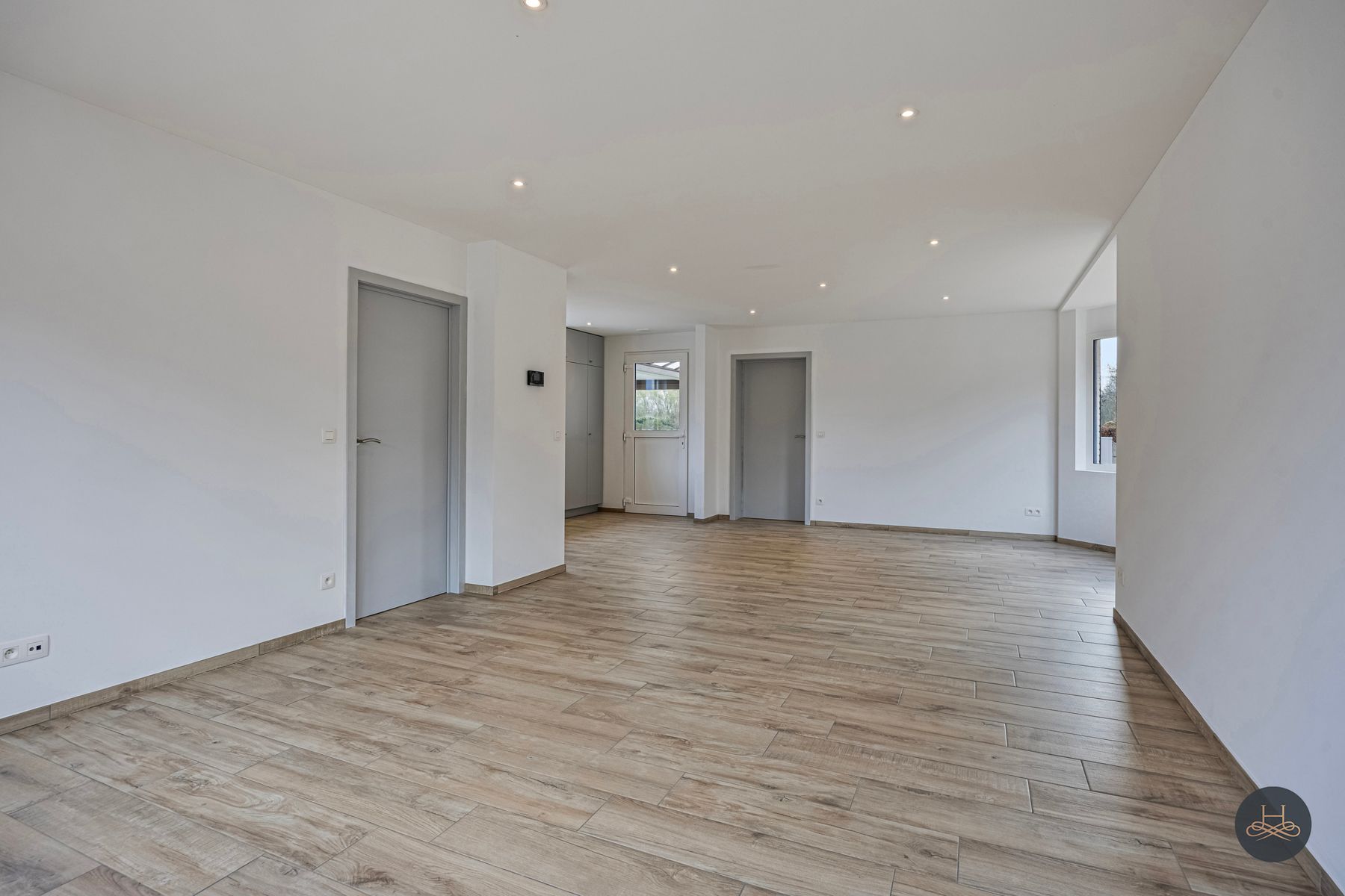 Totaal gerenoveerde woning met grote tuin foto 6