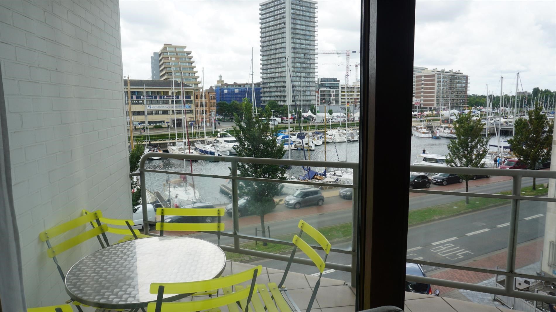 GEMEUBELD APP. MET 2 SLPS MET TERRAS EN PRACHTIG ZICHT OP JACHTHAVEN  foto 4