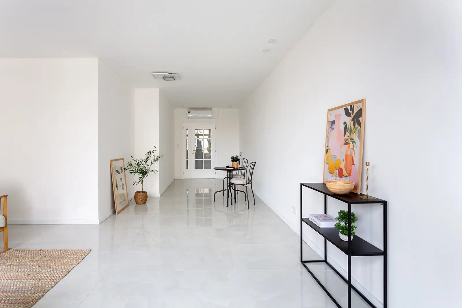 Recent gerenoveerd app. met 2 slpks en 2 terrassen foto 13