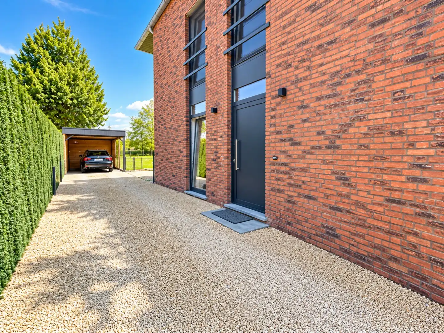 Moderne gezinswoning met drie slaapkamers en energiezuinige afwerking foto 14