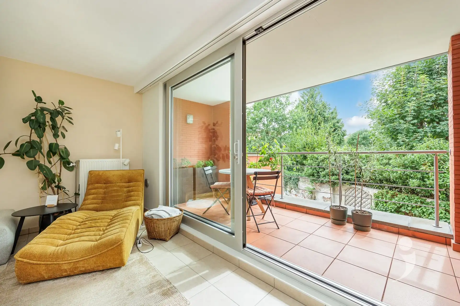 Ruim appartement met groot terras en 2 slaapkamers foto 2