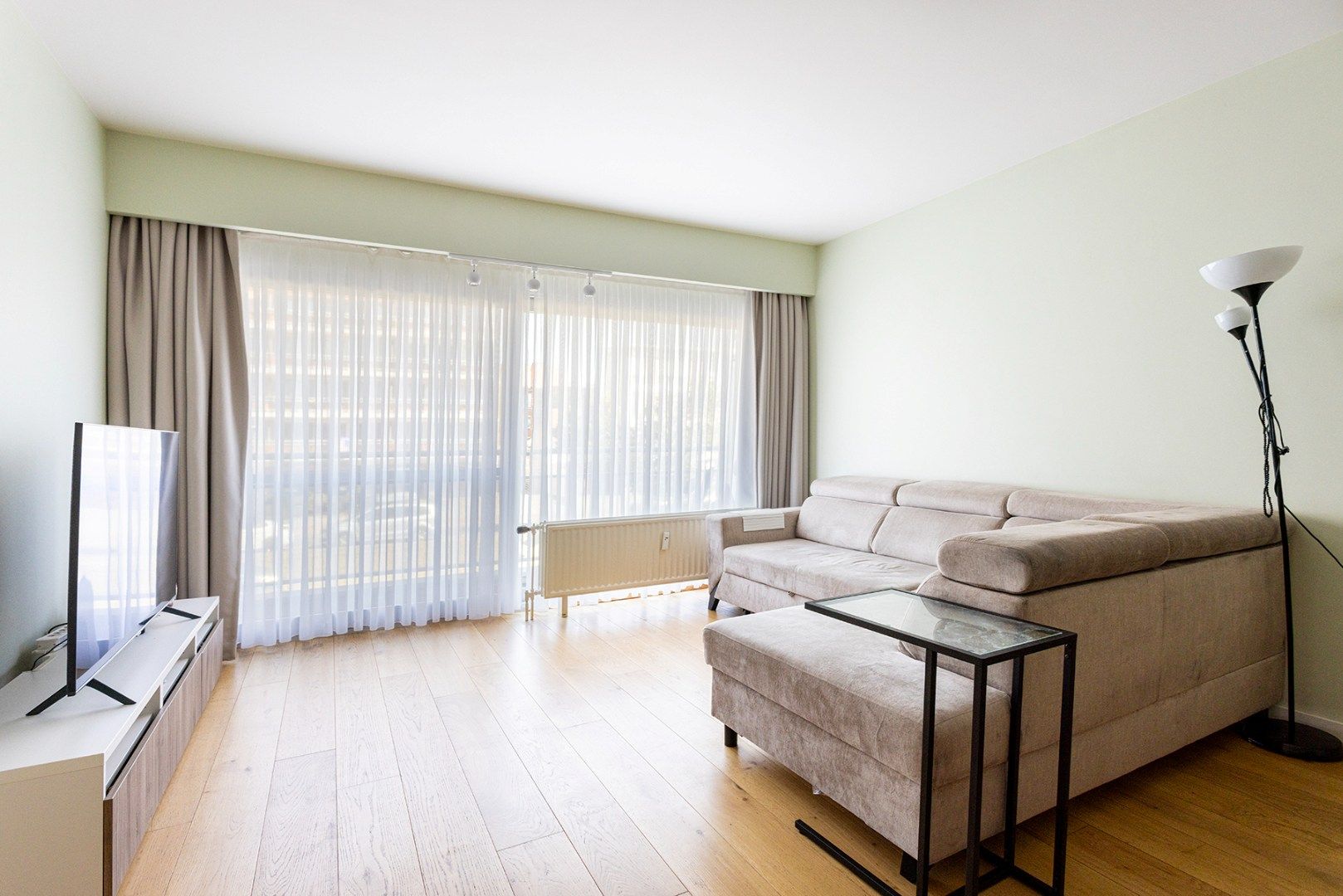 Instapklaar 1 slaapkamer appartement met terras en garagebox! foto 3