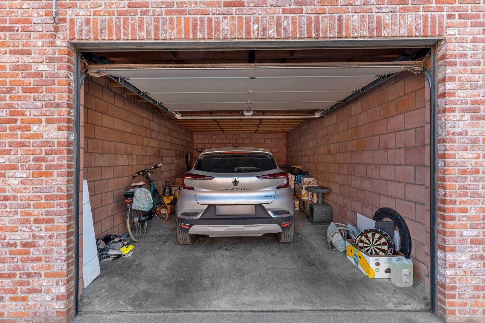 Ruime garage op een perceel van 454 m²! foto 2