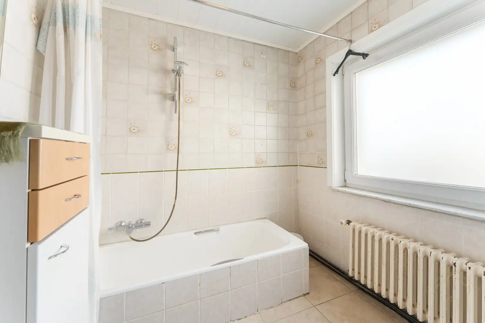 Halfopen gezinswoning met 5 slaapkamers en diepe tuin met uitweg foto 11