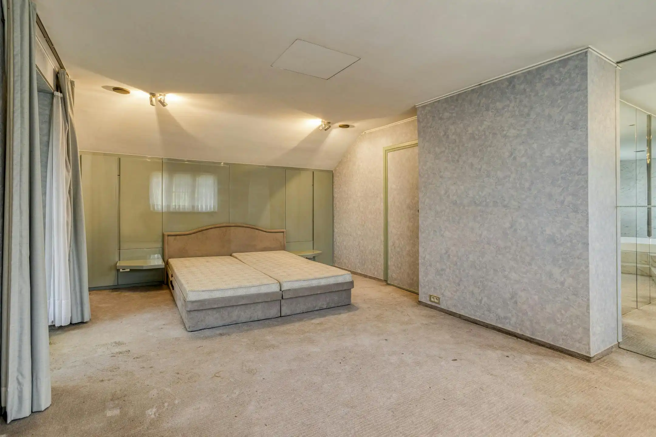 Huis te koop in Ieper met 3 kamers, tuin en garage foto 23