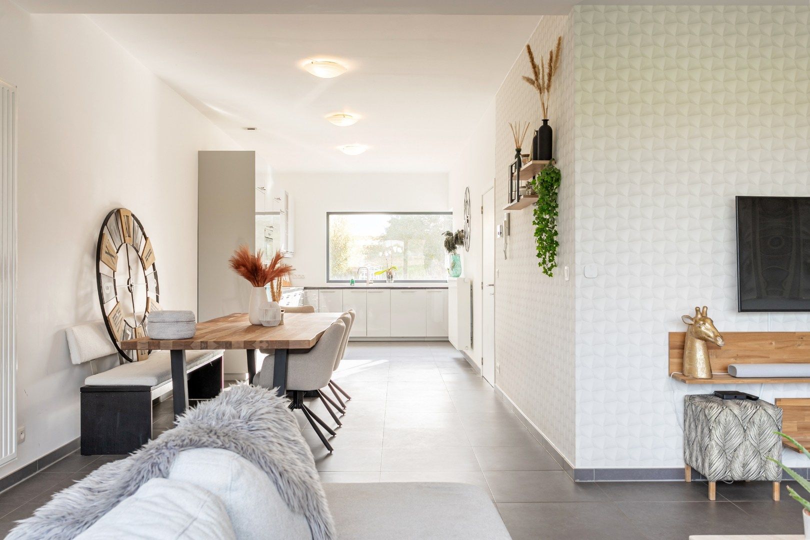 Instapklare woning met 4 slpk, tuin en parking foto 7