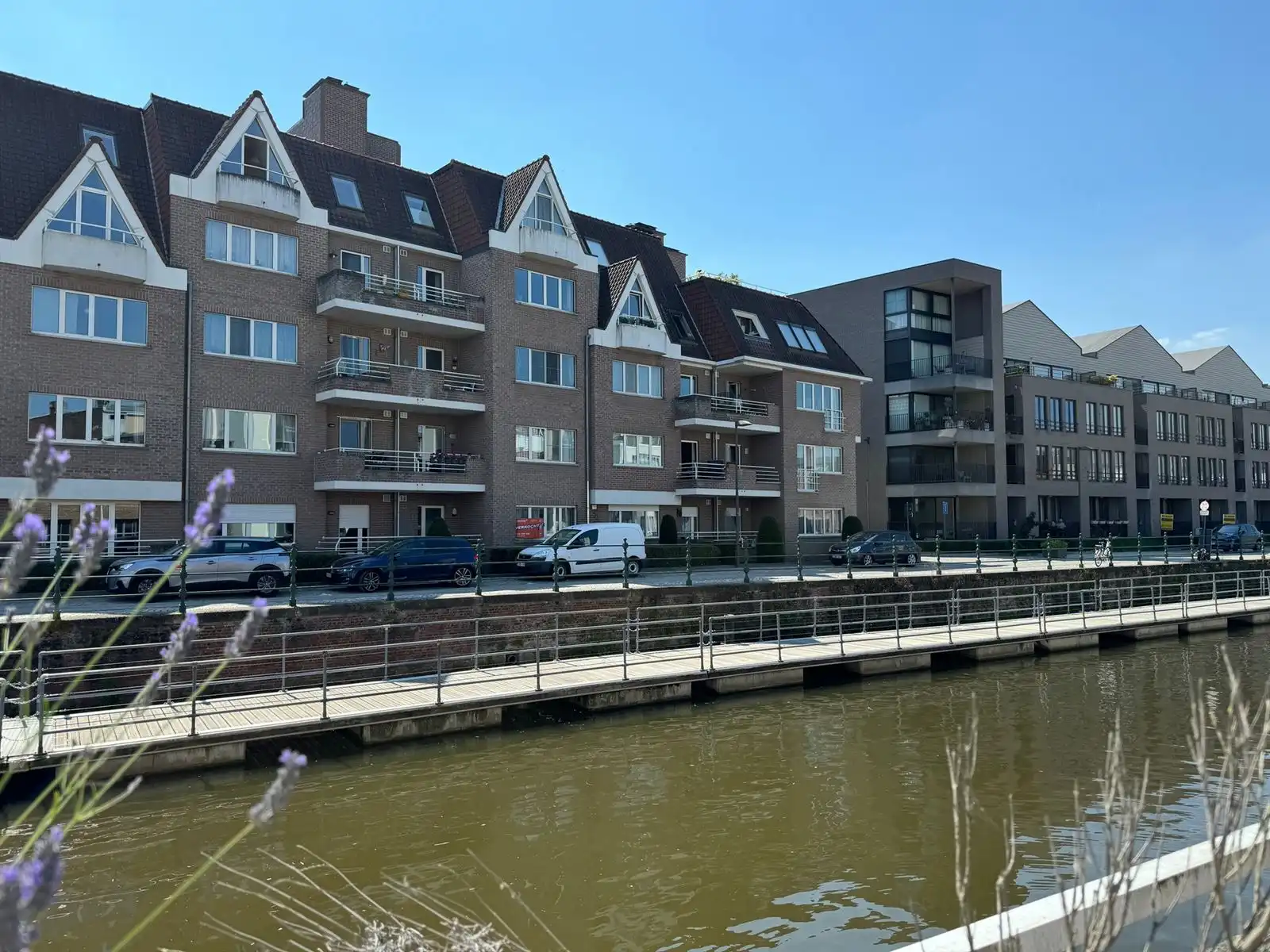 Appartement aan het water foto {{pictureIndex}}