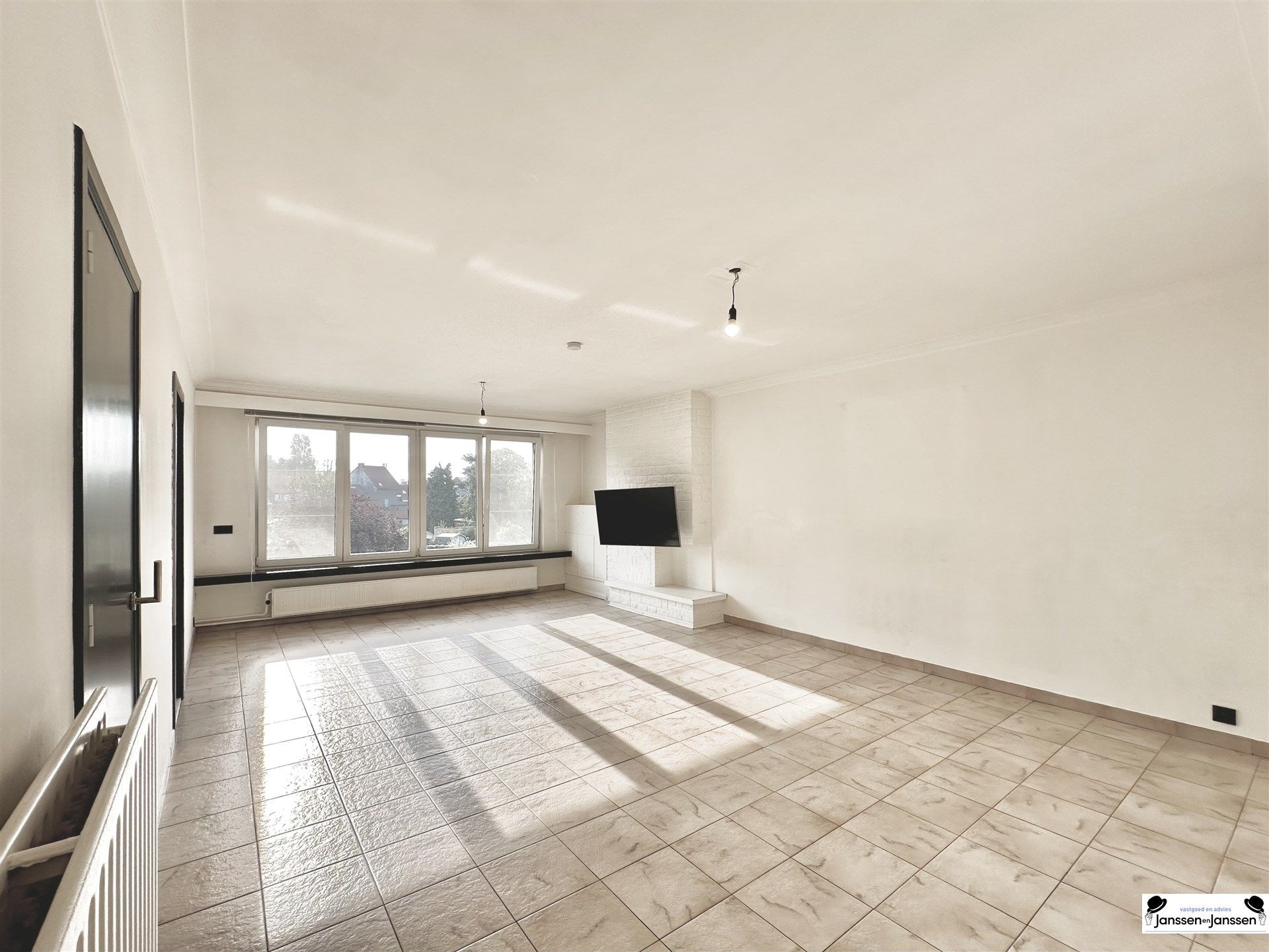 Duplex Appartement (108m²) met 3 tot 4 Slaapkamers, Garagebox en Terras (30m²) in Schoten foto 2
