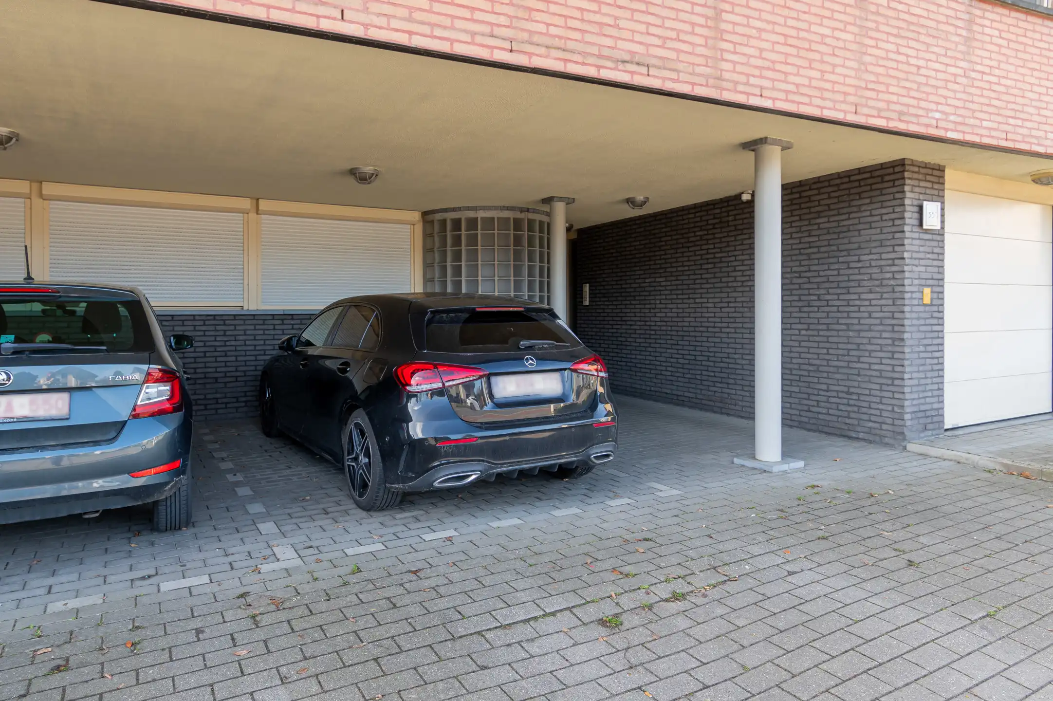 Ruim instapklaar 3 slaapkamer appartement met groot terras foto 18
