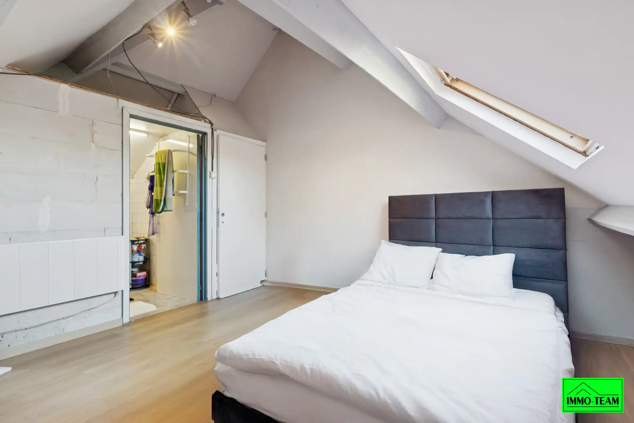 Ruime 3-gevelwoning met 4 slaapkamers en tuin foto 17