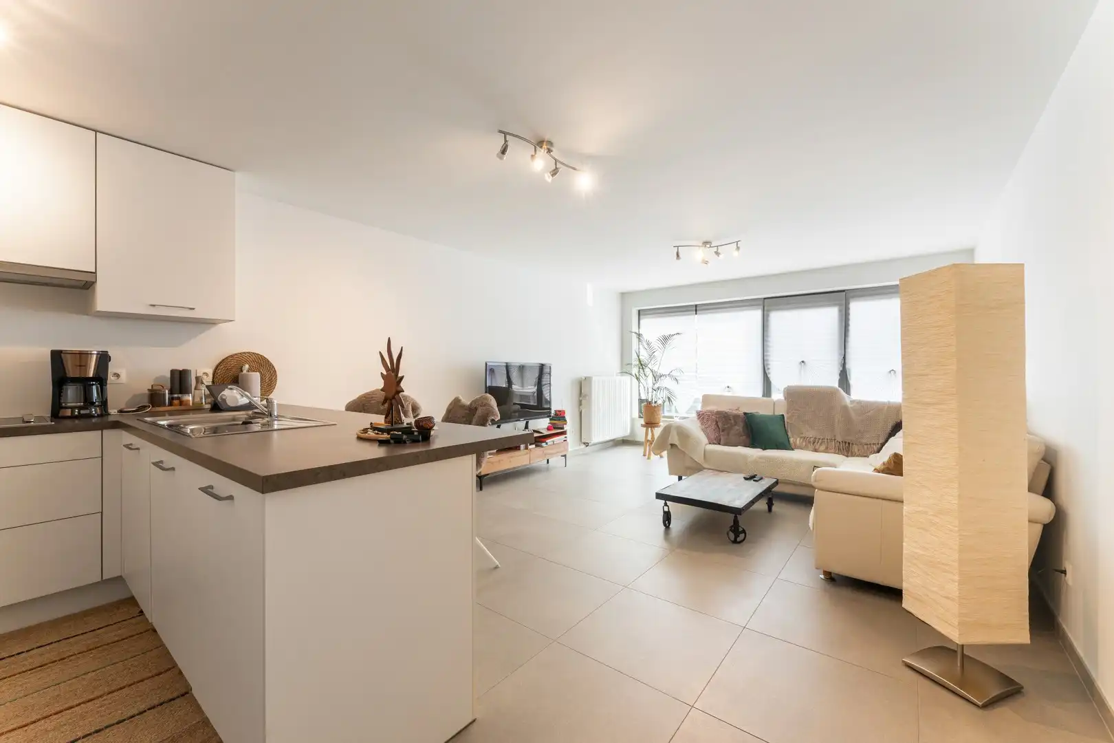 Goed onderhouden en energiezuinig 2-slaapkamerappartement aan station Aalter foto 3