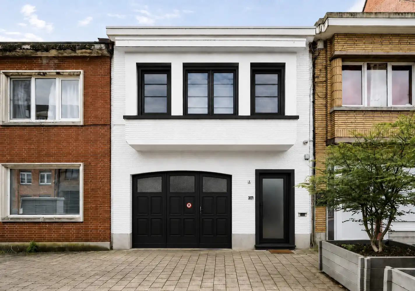 Instapklare woning met 4 slpkrs met gezellige stadstuin en garage foto 2