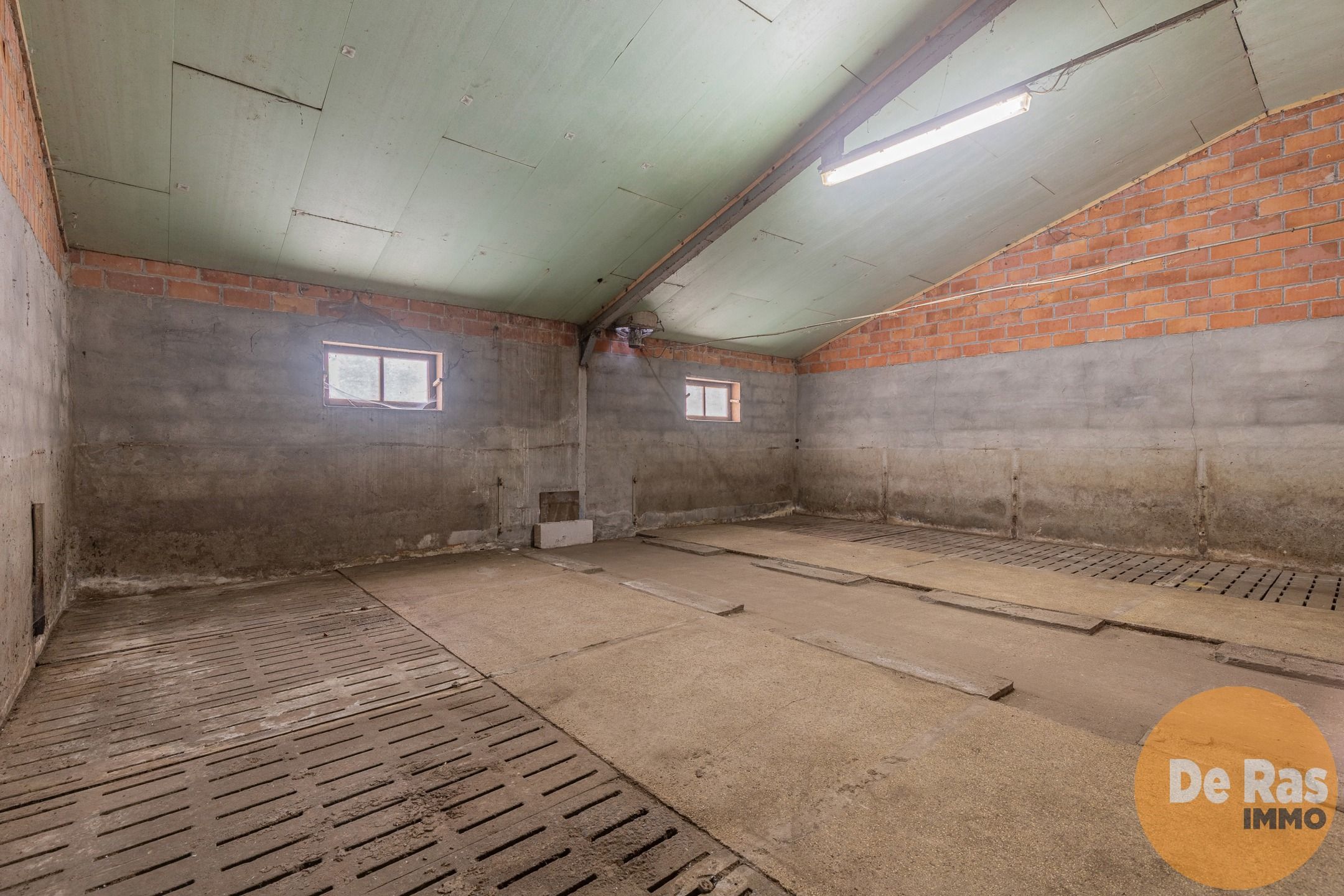LOKEREN -Landelijk gelegen bedrijfswoning met stallencomplex foto 20