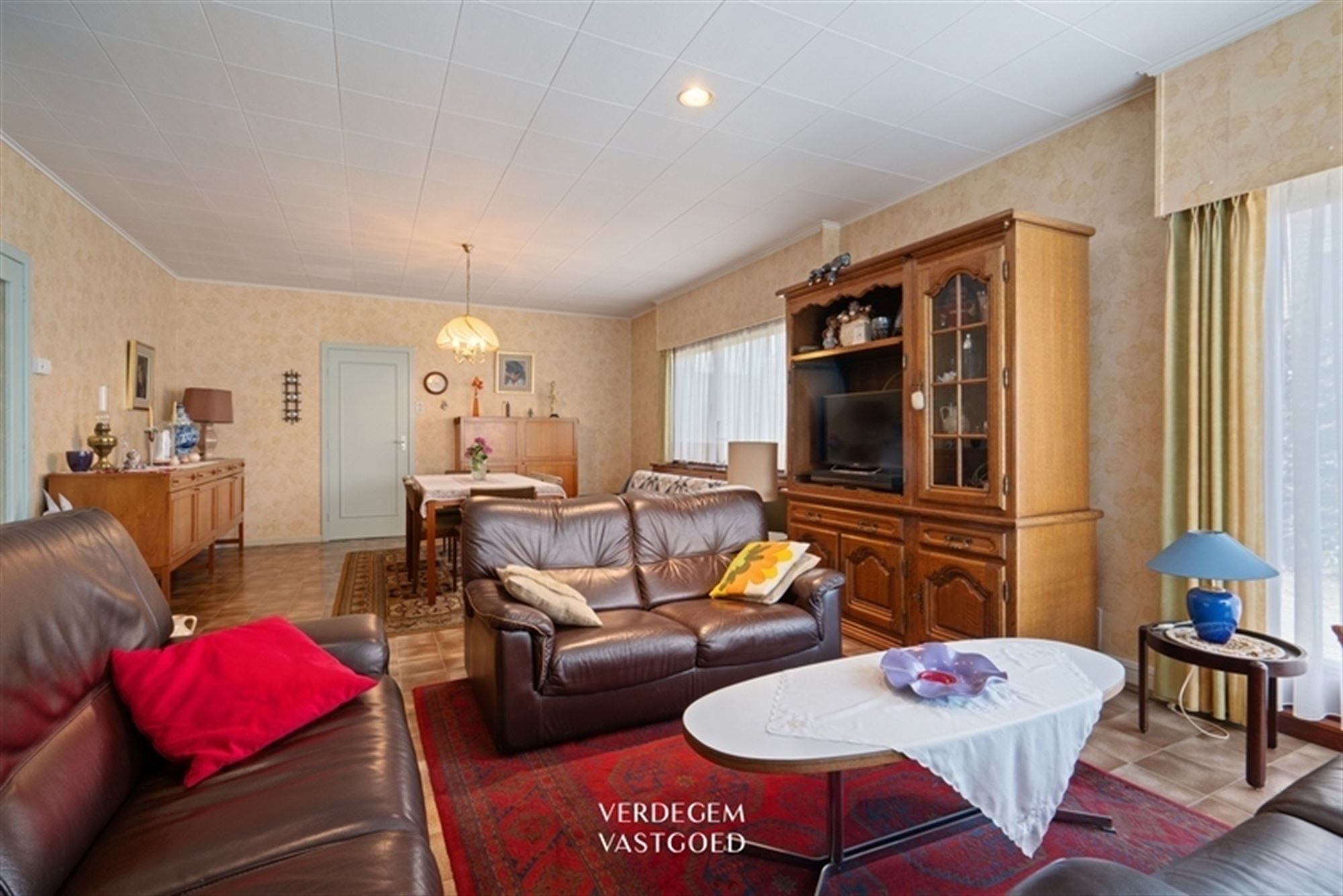 Te renoveren bungalow met magazijn op terrein van 1.826m² foto 6