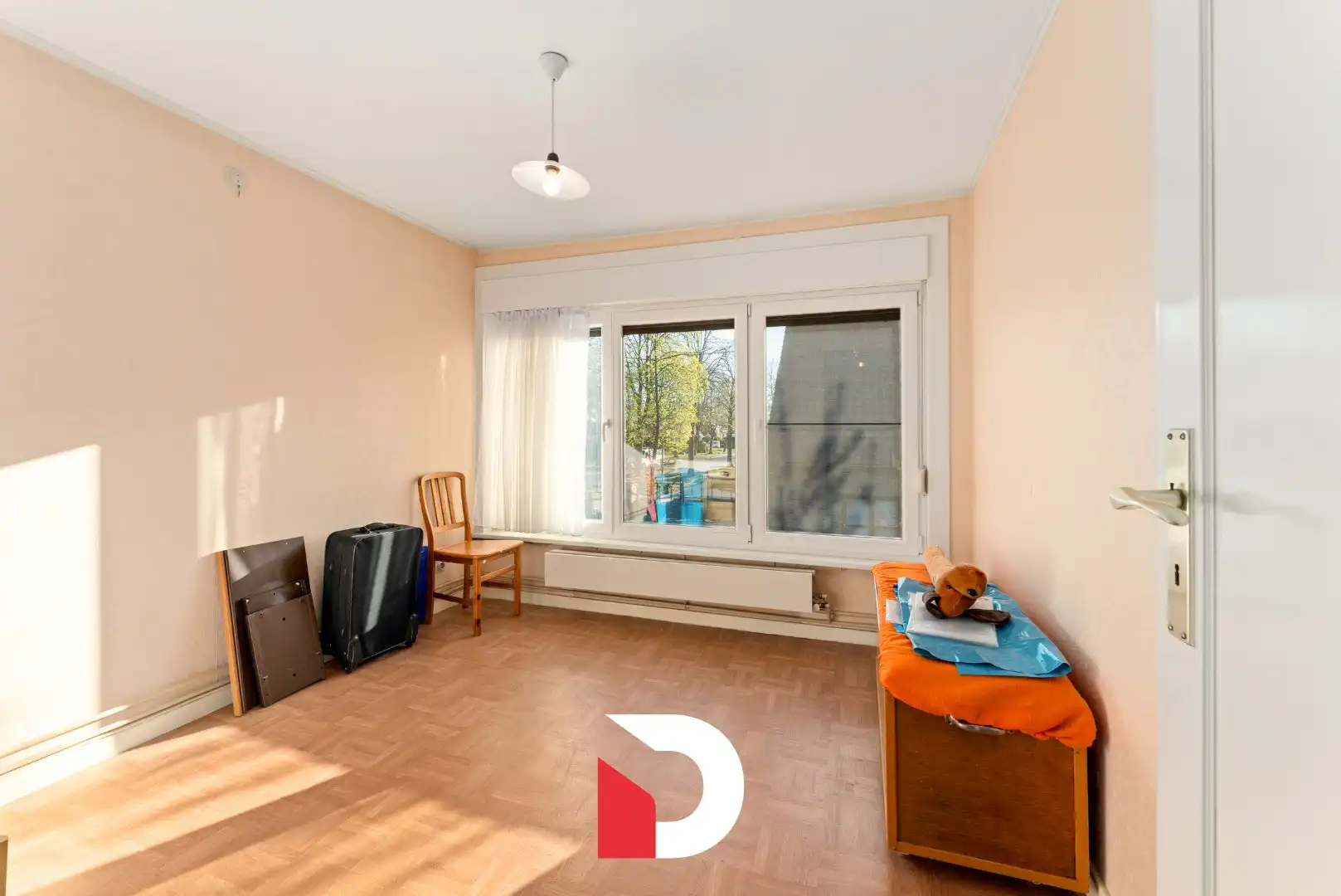 Veelzijdige halfopen woning + atelier op een ruim perceel in een residentiële buurt.  foto 13