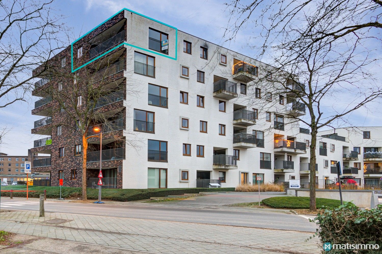 INSTAPKLAAR APPARTEMENT MET 1 SLAAPKAMER EN AUTOSTAANPLAATS AAN HET CENTRUM VAN BILZEN foto {{pictureIndex}}