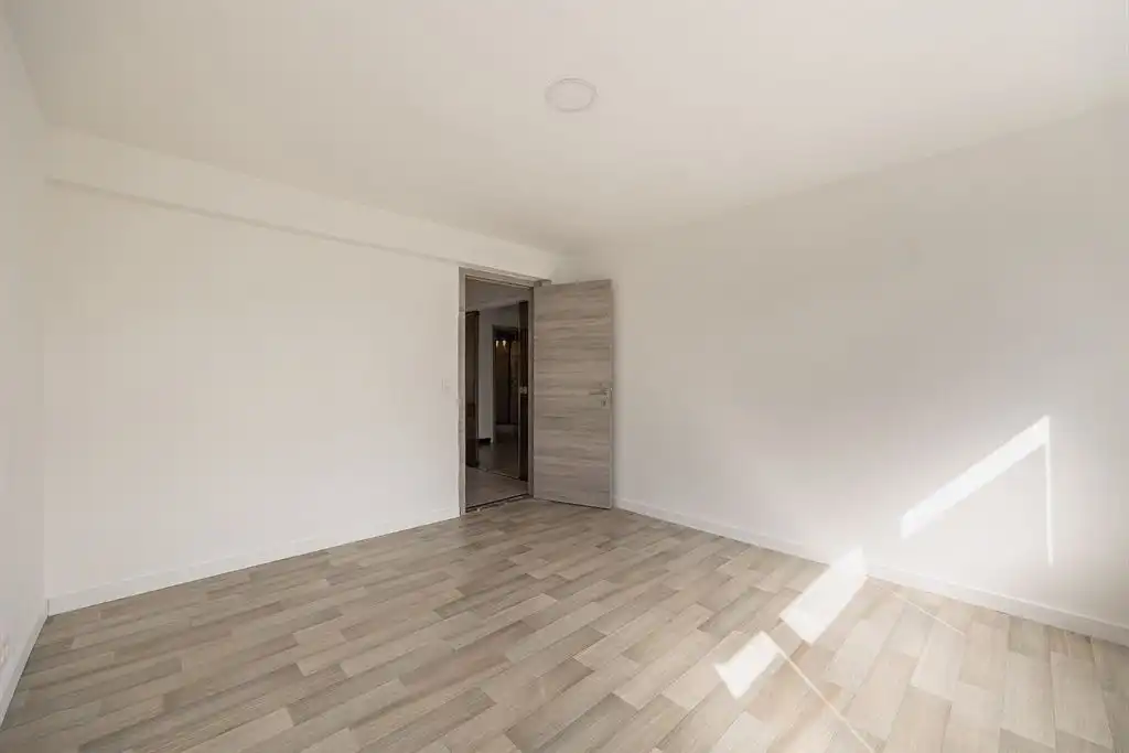 Ruim en lichtrijk appartement met 2 slaapkamers foto 10