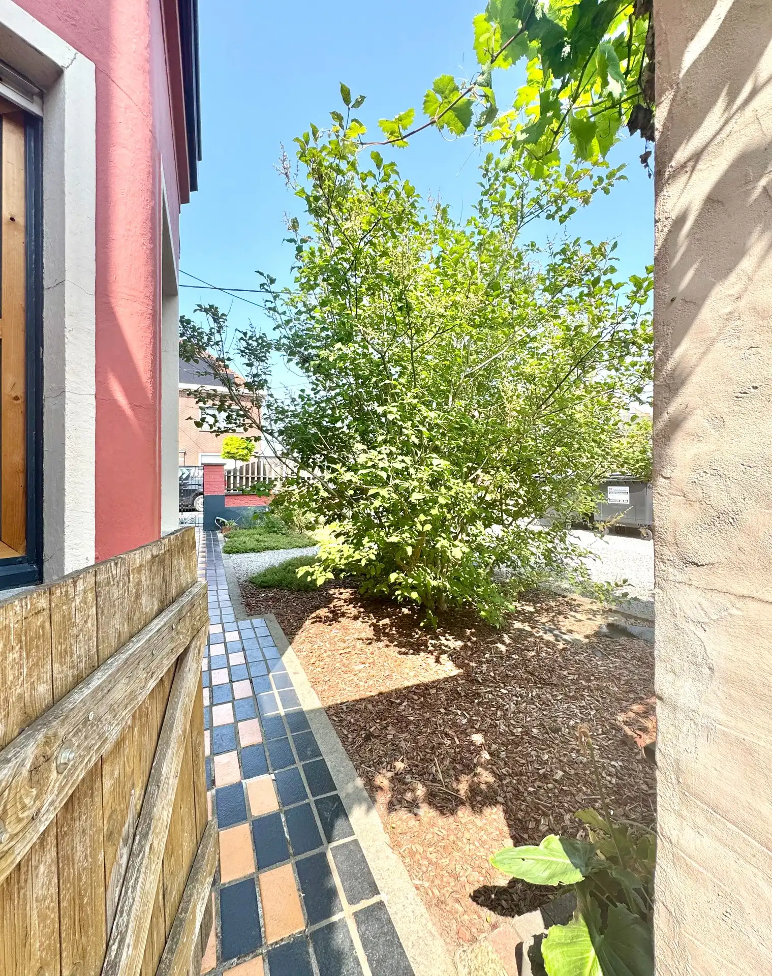 HALFOPEN WONING MET MAGAZIJN OP 562 M² foto 15