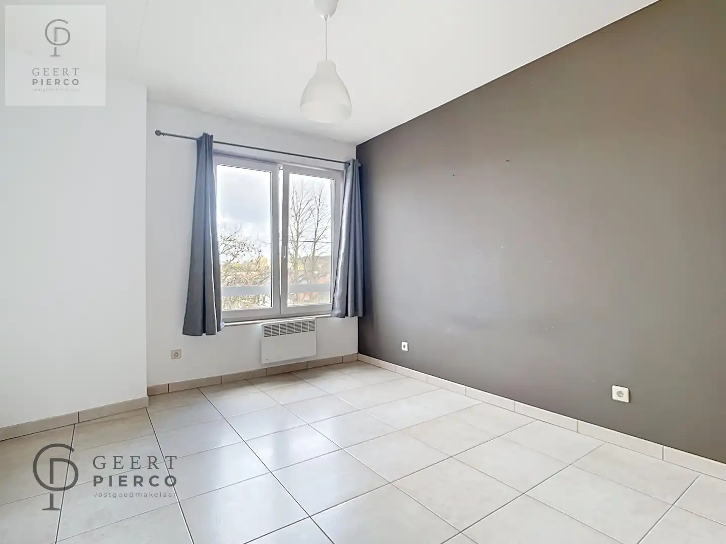 Ruim appartement met twee slaapkamers, kelder en ondergrondse staanplaats. foto 9