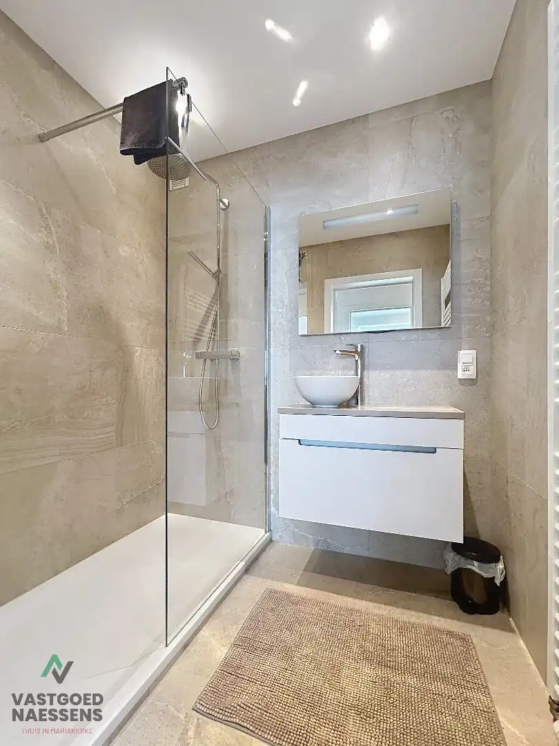 SCHITTEREND VERNIEUWD 2 SLPK APP MET TERRAS EN ZICHT OP ZEE foto 16