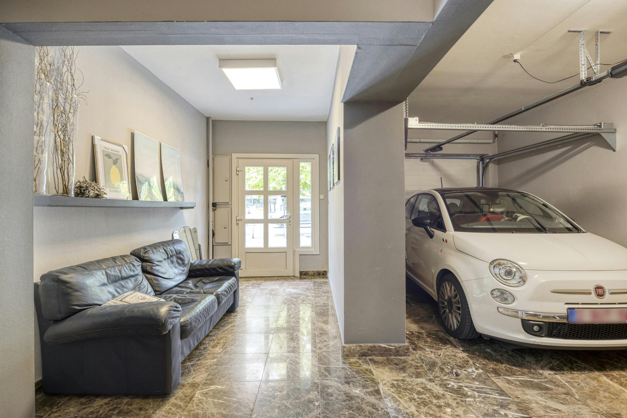 Lichtrijke en zeer elegante stadswoning te koop in Maaseik met 2 garages foto 14