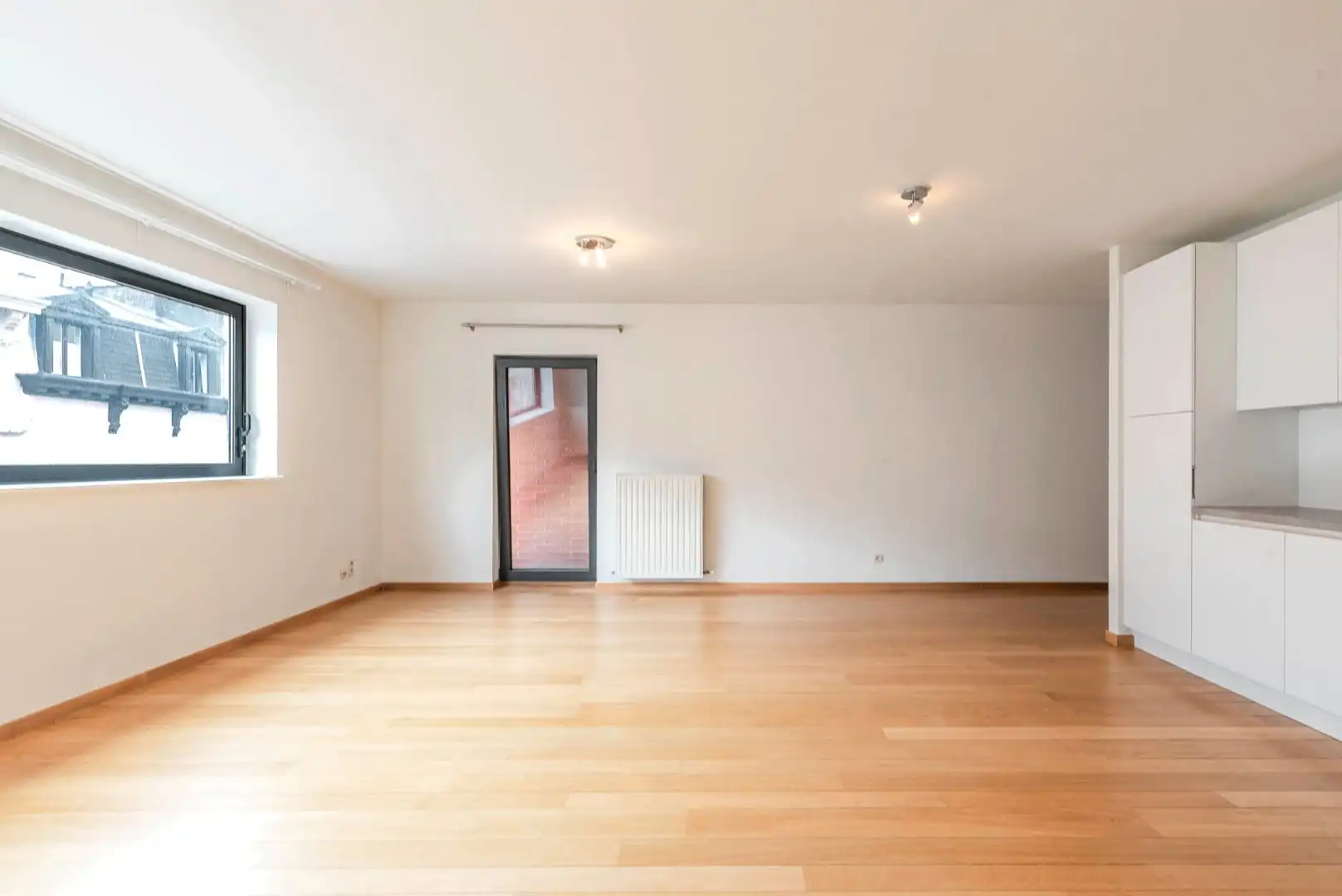 Ruim appartement in iconisch gebouw op het Zuid foto 3